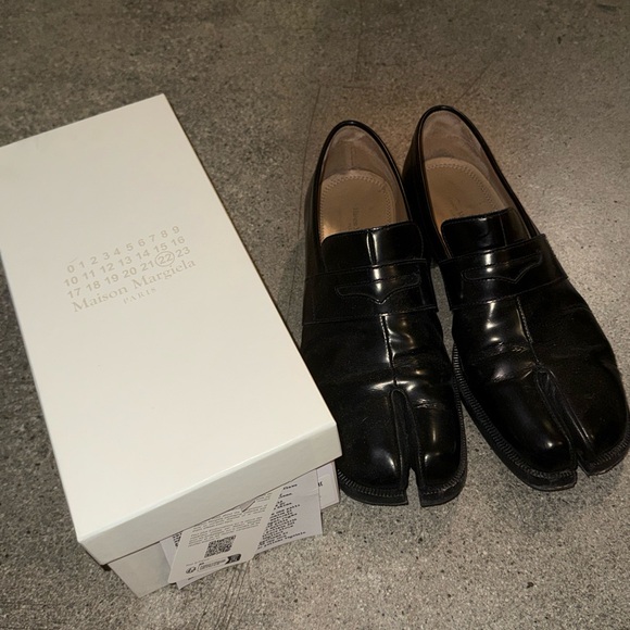 Maison Martin Margiela Shoes - Maison Martin Margiela Black Tabi Loafers